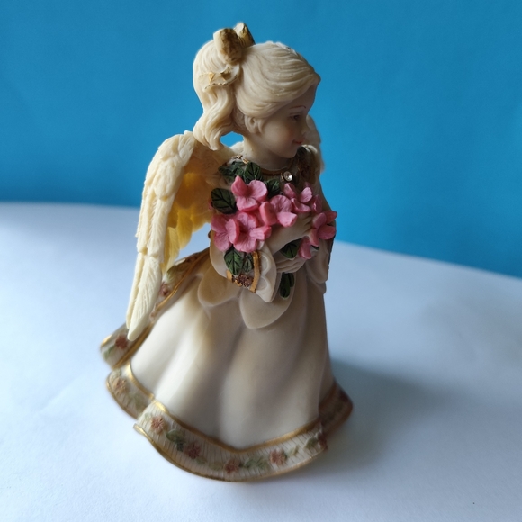 Sarah’s Angels 10th Anniversary Collection ‘April’ figurine - Picture 4 of 7